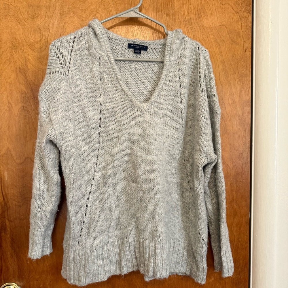 American Eagle Jegging Fit Wool Blend Light Gray Hooded V-Neck Pullover Sweater